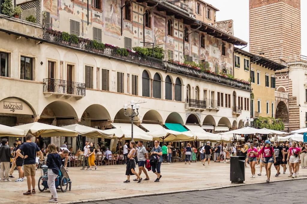 Residenza Angels @Piazzadelleerbe Apartman Verona Kültér fotó